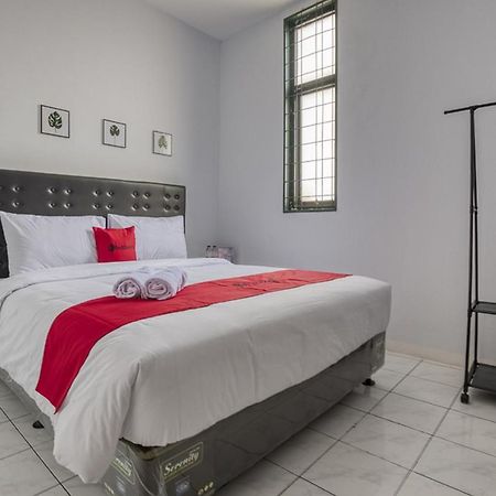 Reddoorz Plus Near Jakarta Kota Station Экстерьер фото