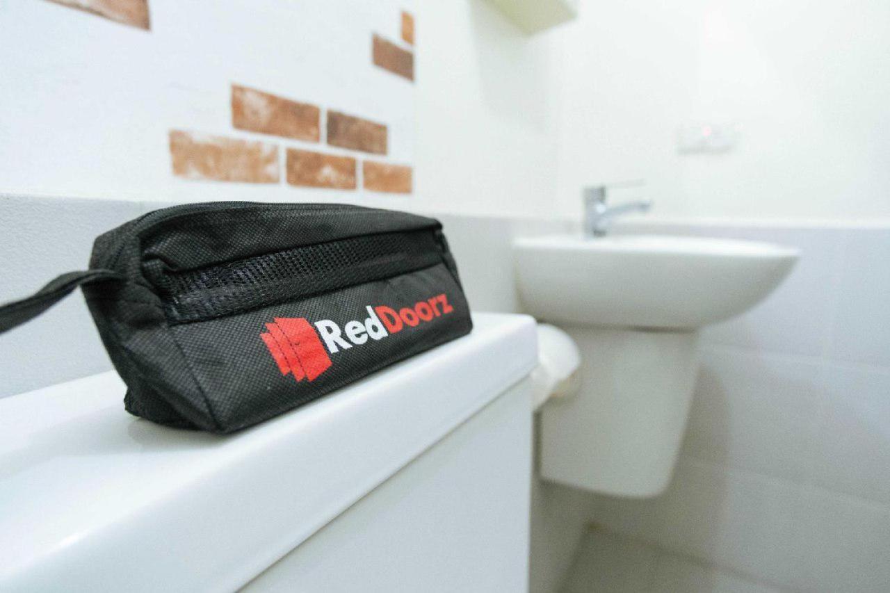 Reddoorz Plus Near Jakarta Kota Station Экстерьер фото