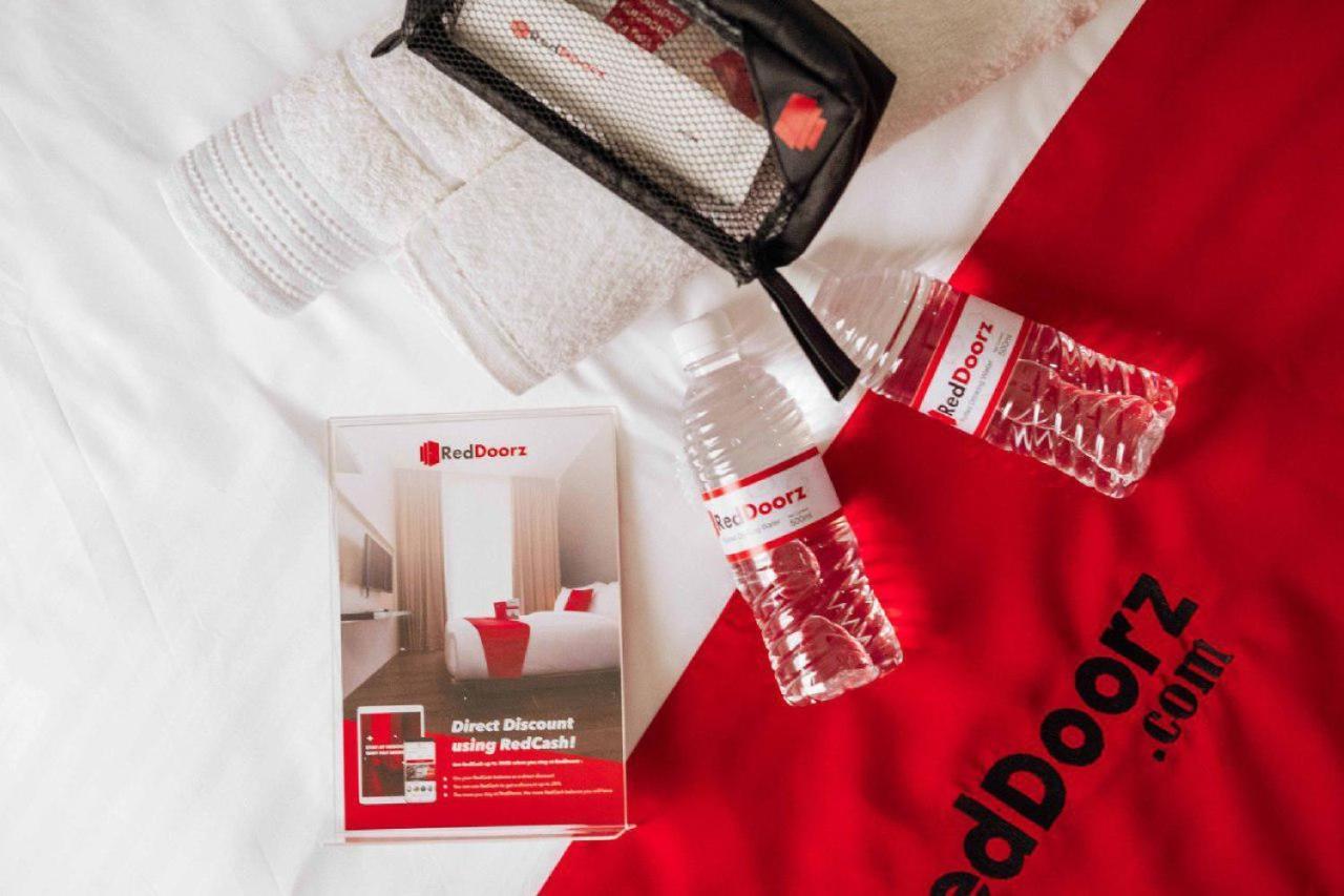 Reddoorz Plus Near Jakarta Kota Station Экстерьер фото