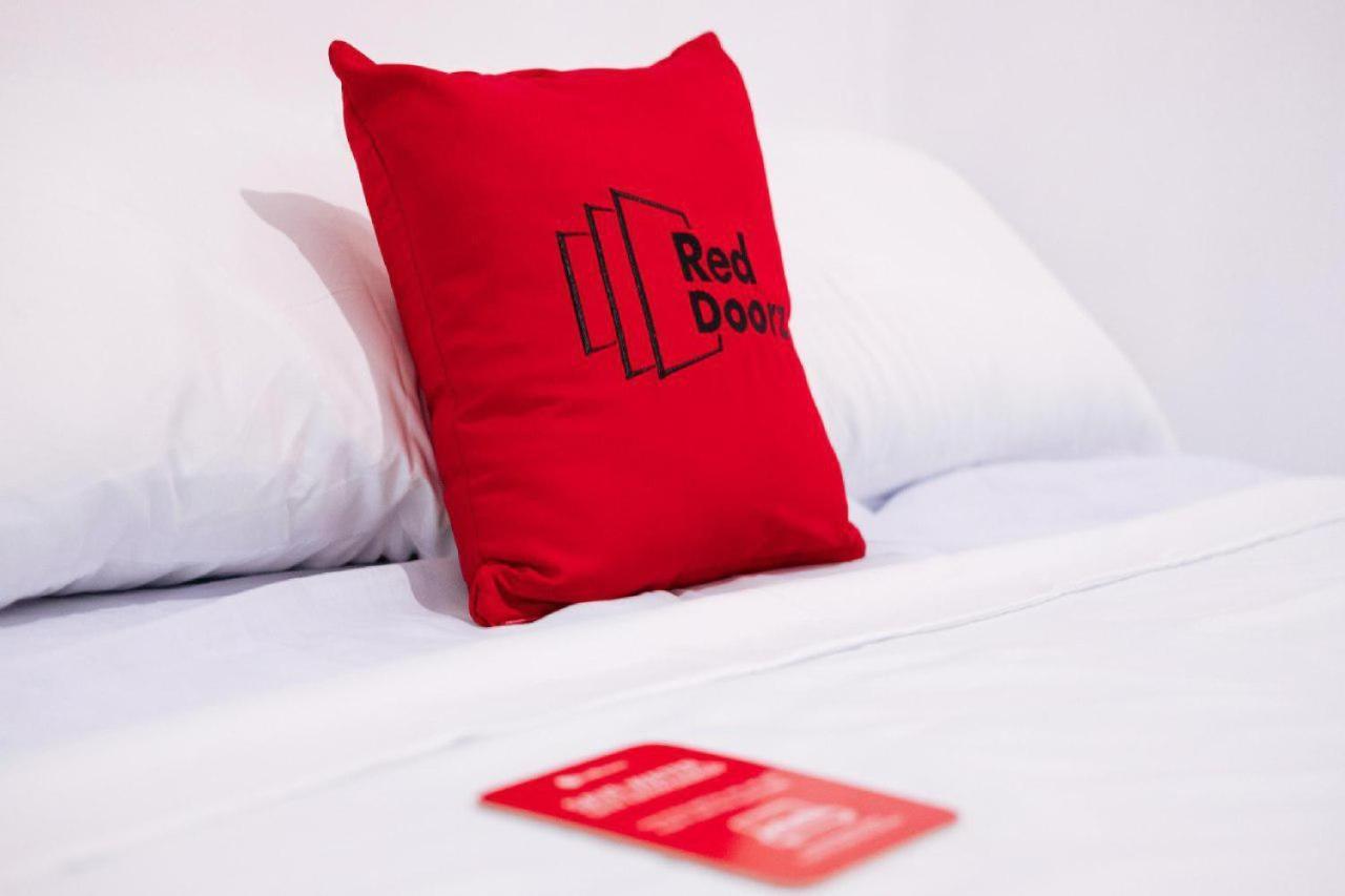 Reddoorz Plus Near Jakarta Kota Station Экстерьер фото