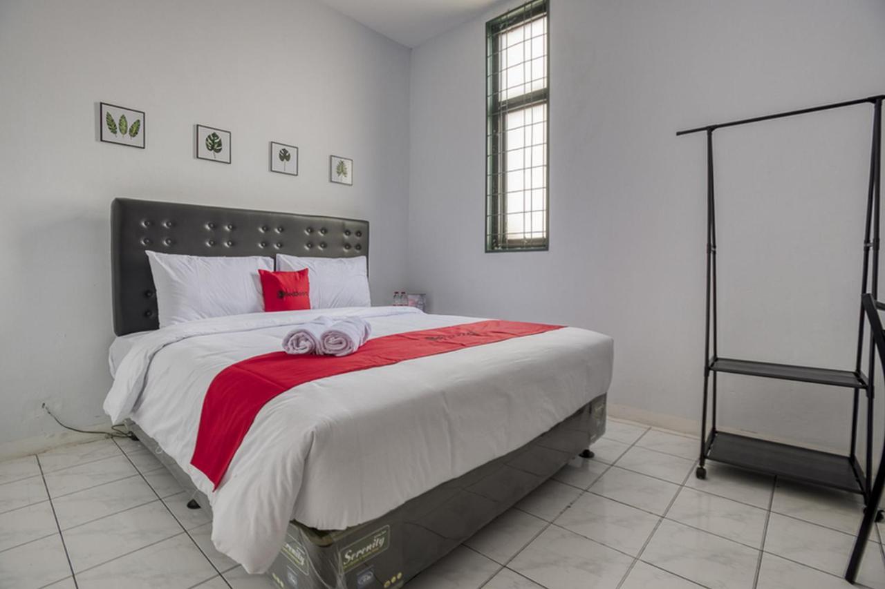 Reddoorz Plus Near Jakarta Kota Station Экстерьер фото