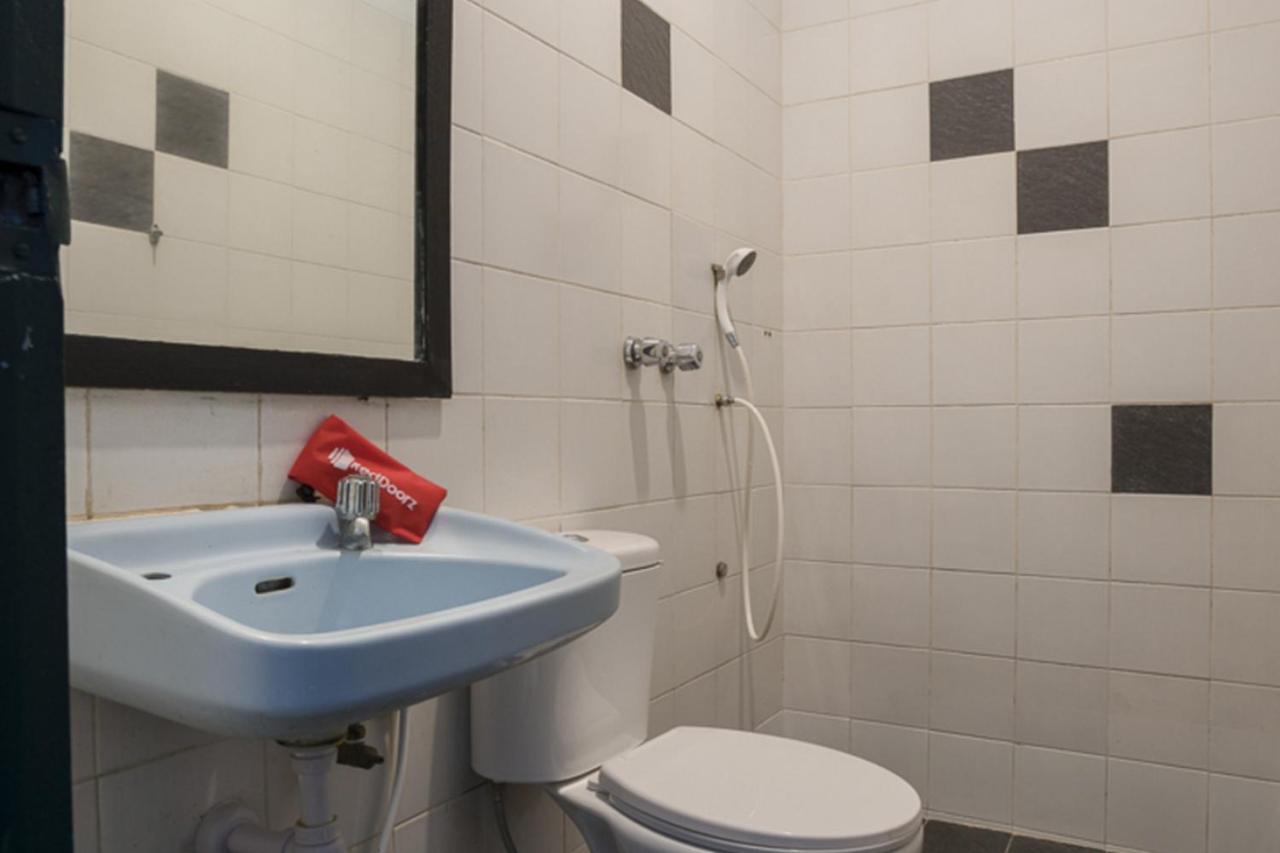 Reddoorz Plus Near Jakarta Kota Station Экстерьер фото