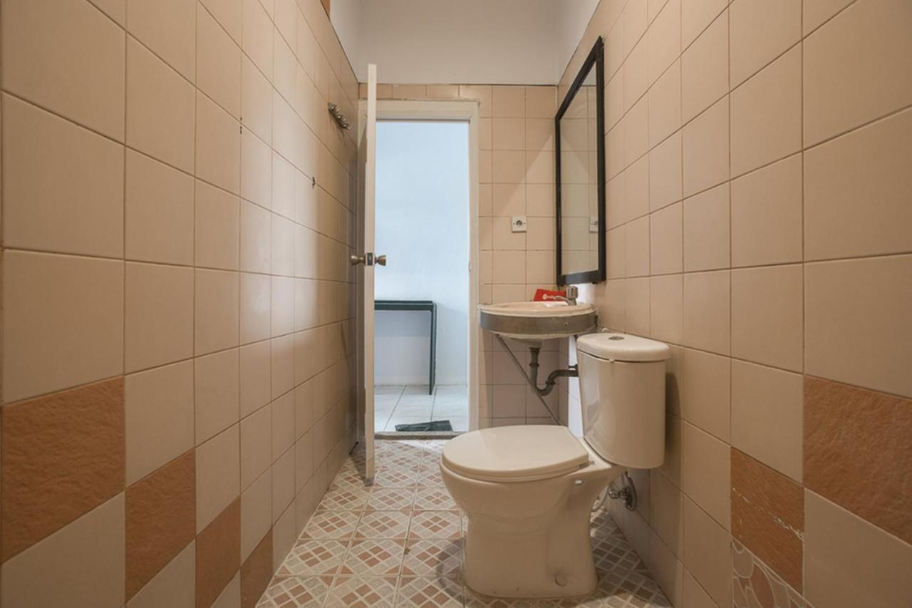 Reddoorz Plus Near Jakarta Kota Station Экстерьер фото