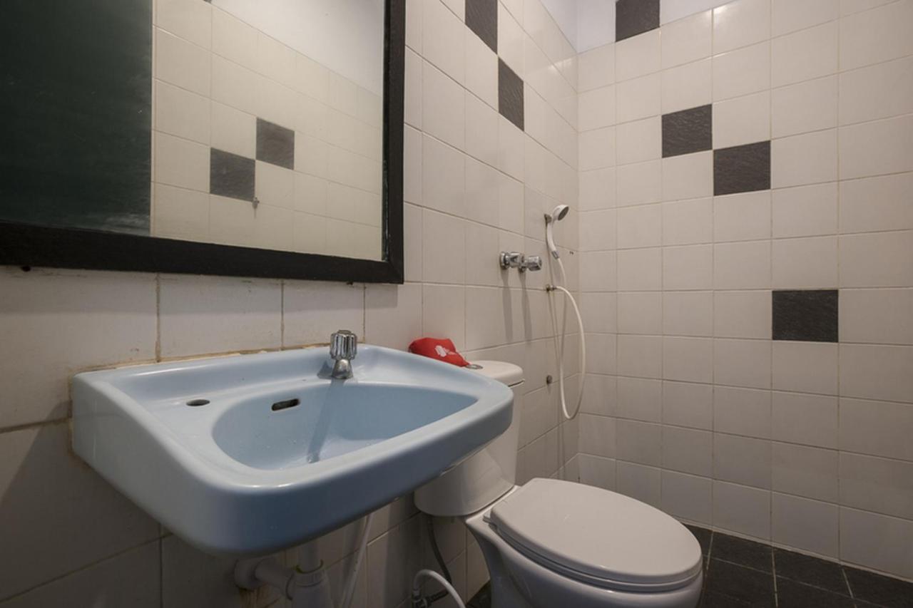 Reddoorz Plus Near Jakarta Kota Station Экстерьер фото