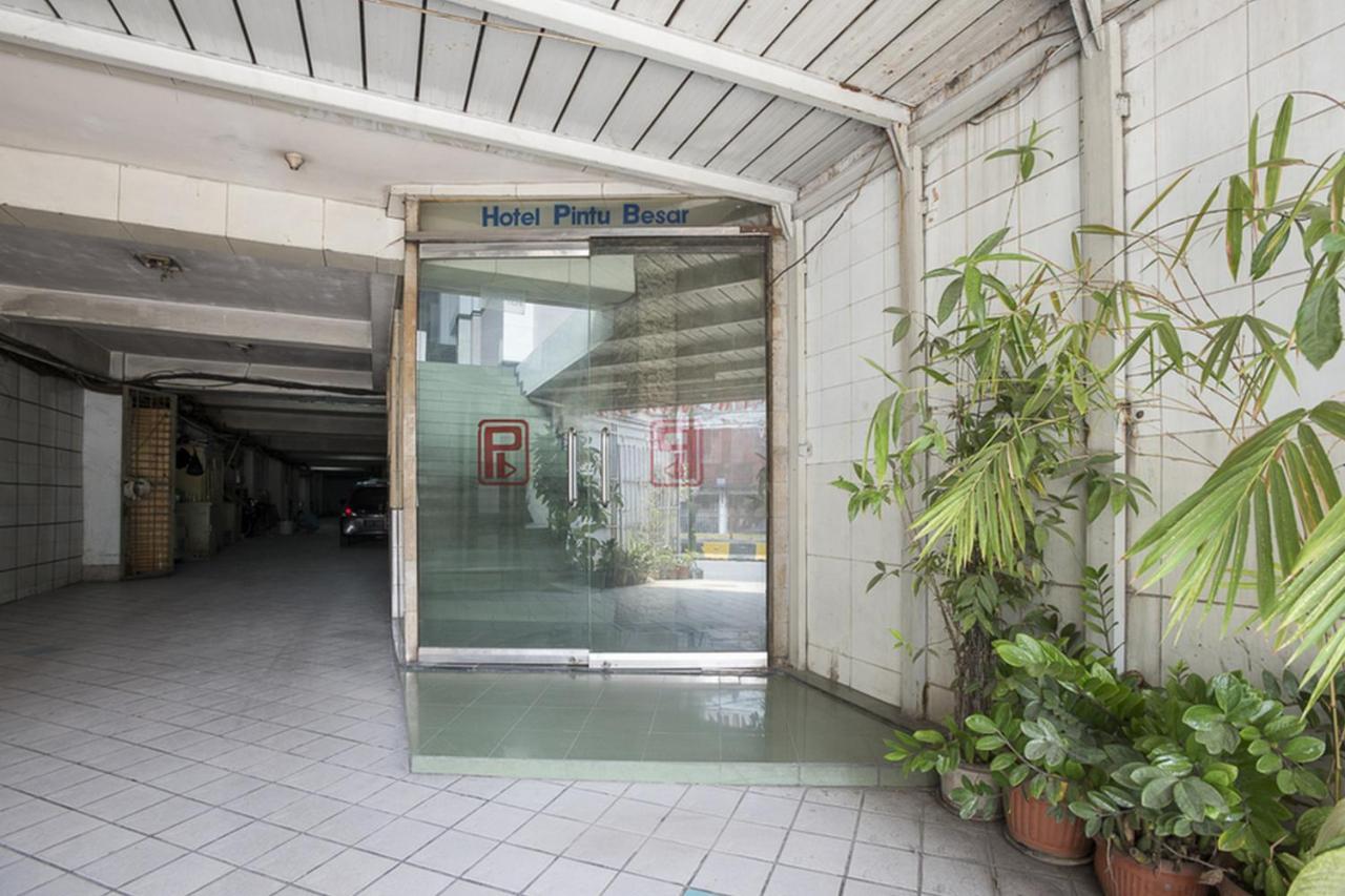 Reddoorz Plus Near Jakarta Kota Station Экстерьер фото