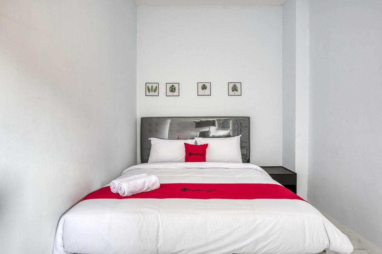 Reddoorz Plus Near Jakarta Kota Station Экстерьер фото
