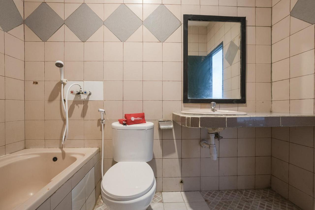 Reddoorz Plus Near Jakarta Kota Station Экстерьер фото