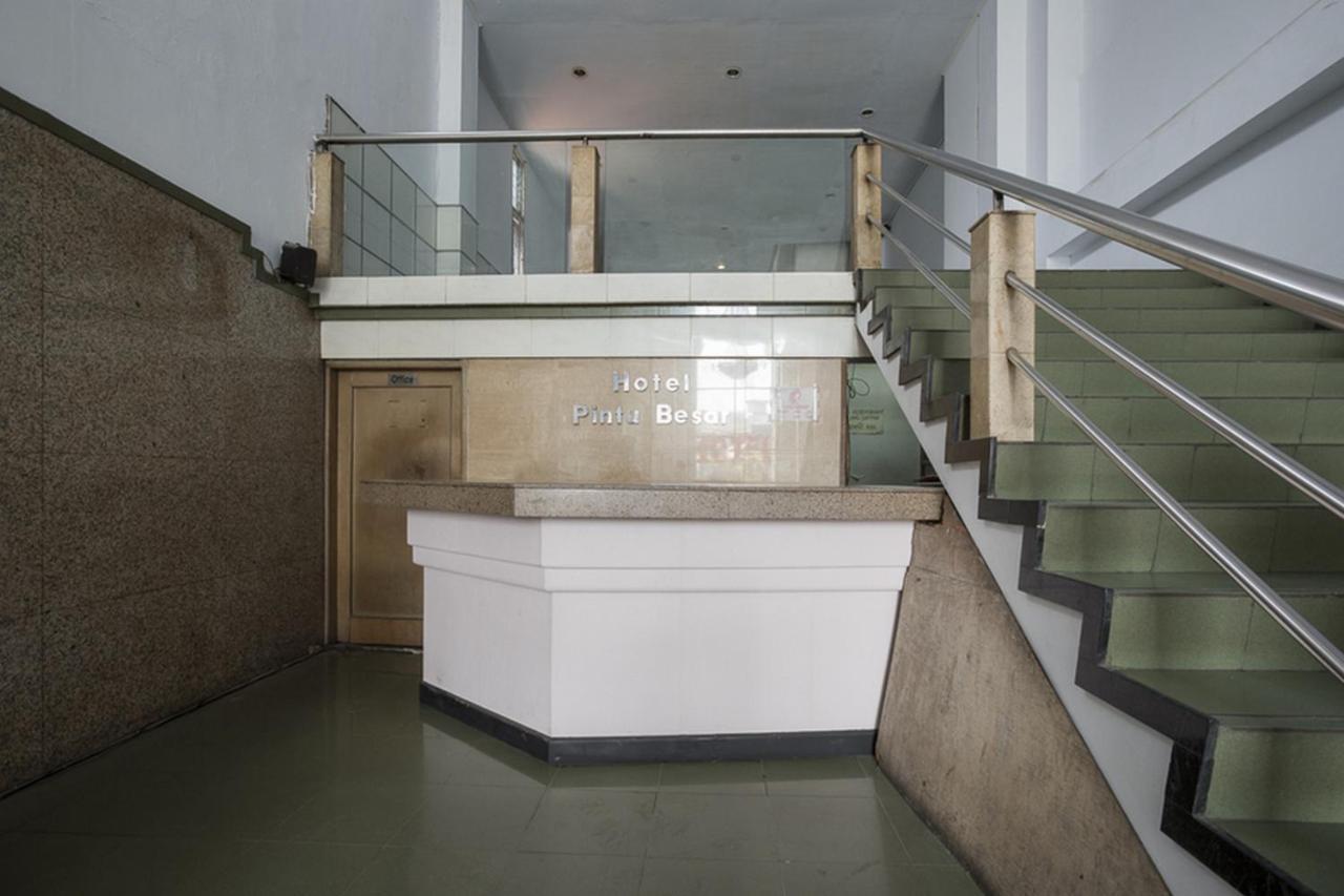 Reddoorz Plus Near Jakarta Kota Station Экстерьер фото