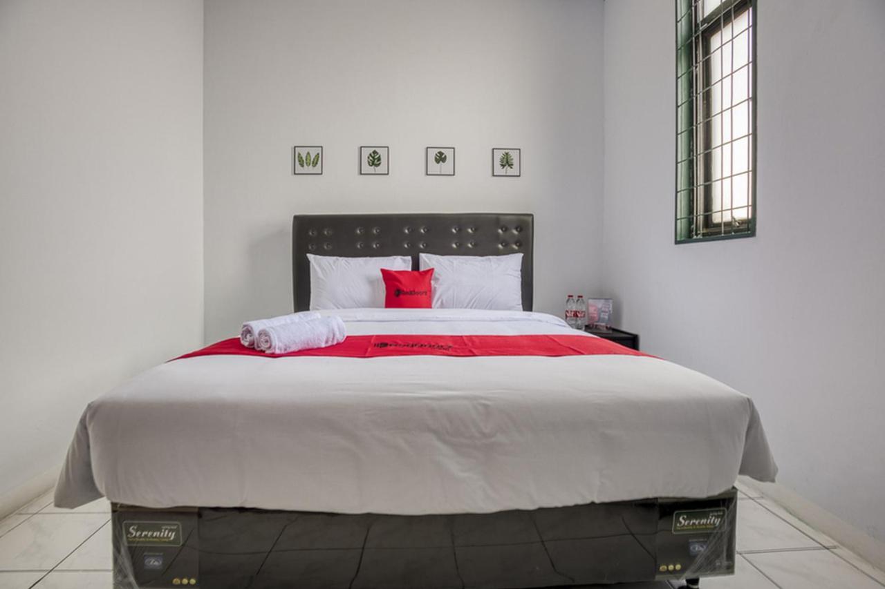 Reddoorz Plus Near Jakarta Kota Station Экстерьер фото