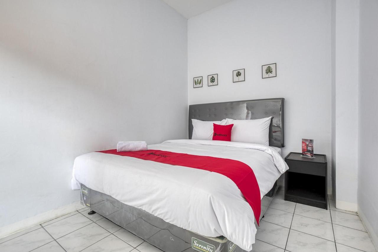 Reddoorz Plus Near Jakarta Kota Station Экстерьер фото
