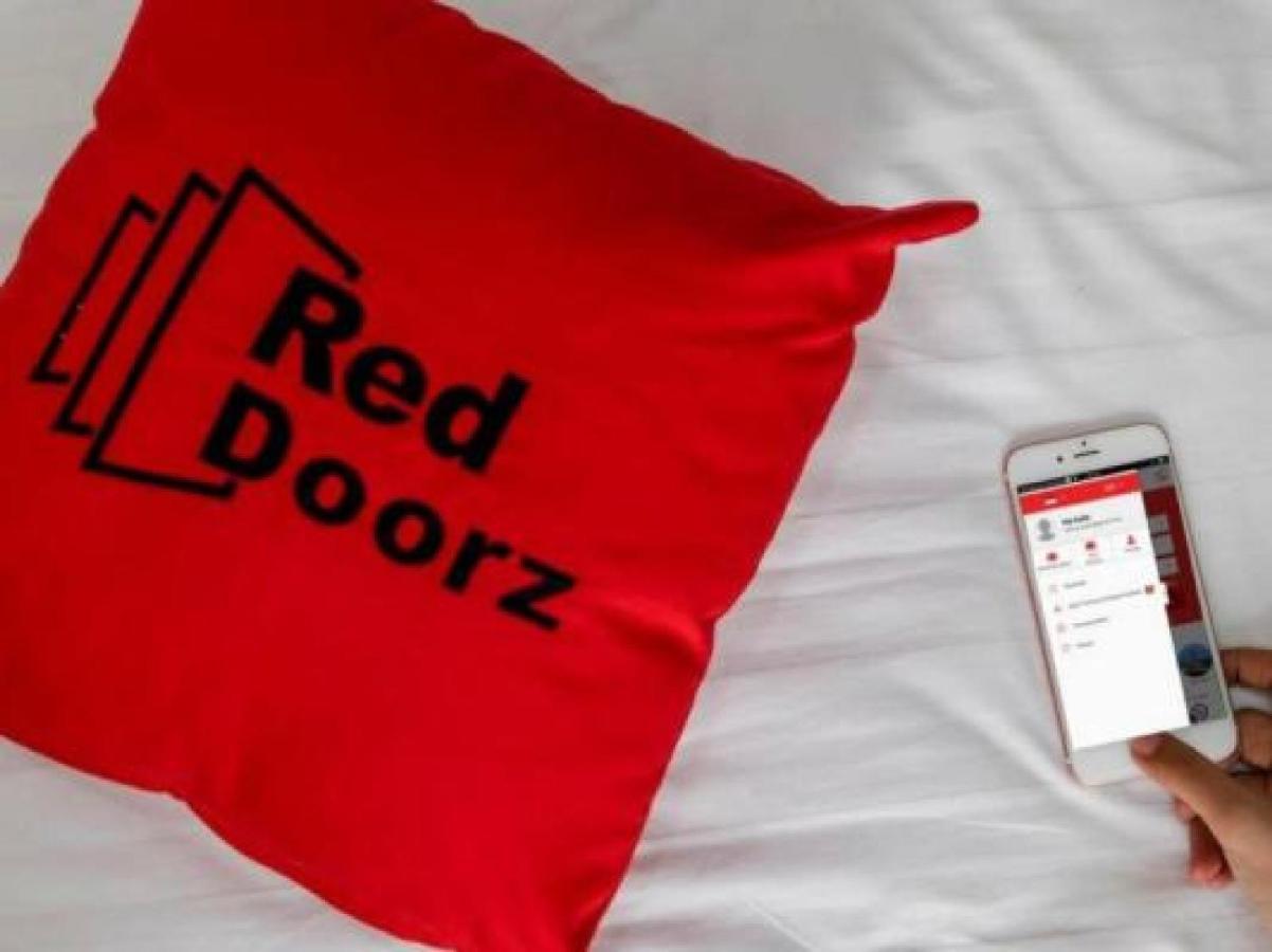 Reddoorz Plus Near Jakarta Kota Station Экстерьер фото